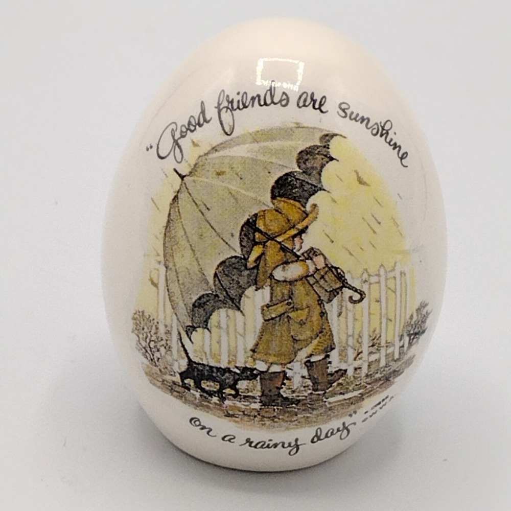 VTG Holly Hobbie Collectible 1973‎ Porcelain Egg "Good Friends are Sunshine"